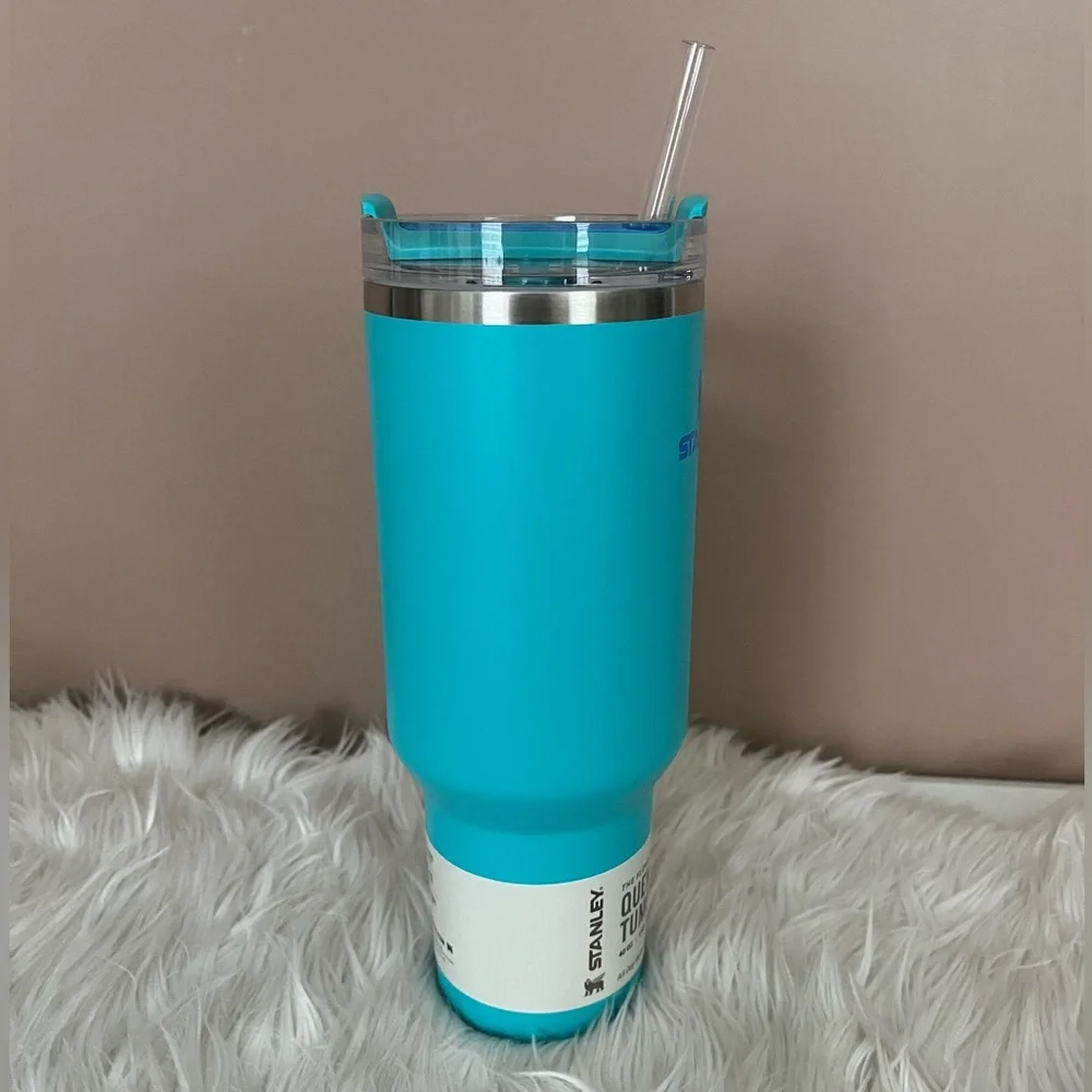 {Stanley} H2.0 FlowState Quencher Tumbler 40 oz in Aquamarine - NWT